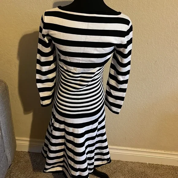 Black and white dress - Picture 3 of 3